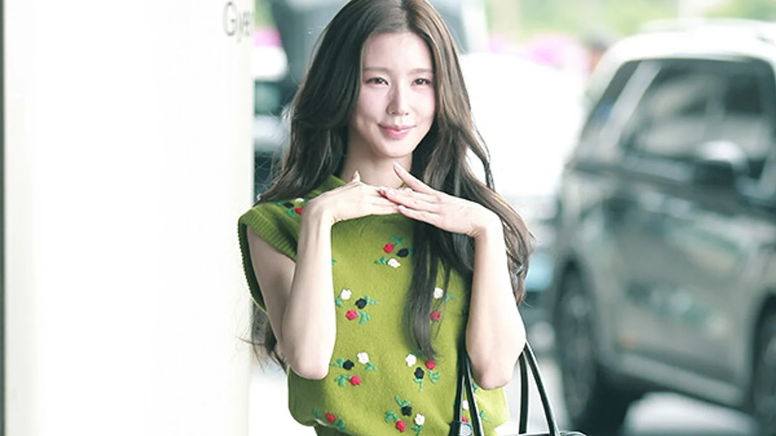 [Photo] (G)I-DLE's Miyeon, Early Summer Airport Fashion Adorned with Beautiful Looks
