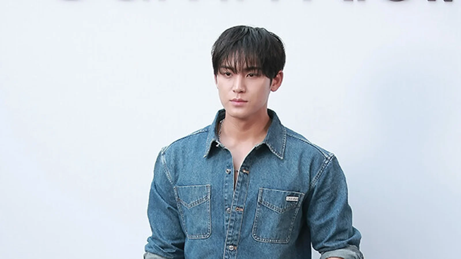 [Photo] SEVENTEEN's Mingyu Perfectly Pulls Off Denim Look... Attends Calvin Klein Seongsu Flagship Store Opening
