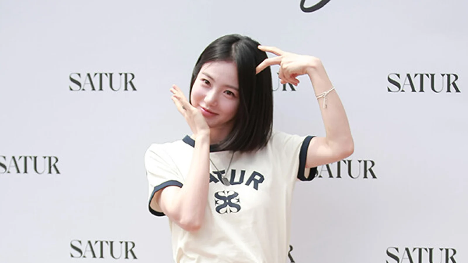 [Photo] Shin Ye-eun Attends SATUR Photo Call... Refreshing Summer Styling Catches the Eye