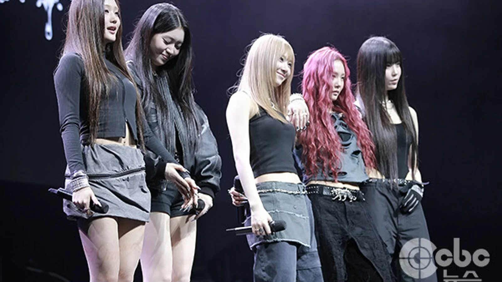 Keyveatz Holds Showcase to Celebrate First EP 'OXY_GEN' Release... AOMG's First Girl Crew Makes Official Debut