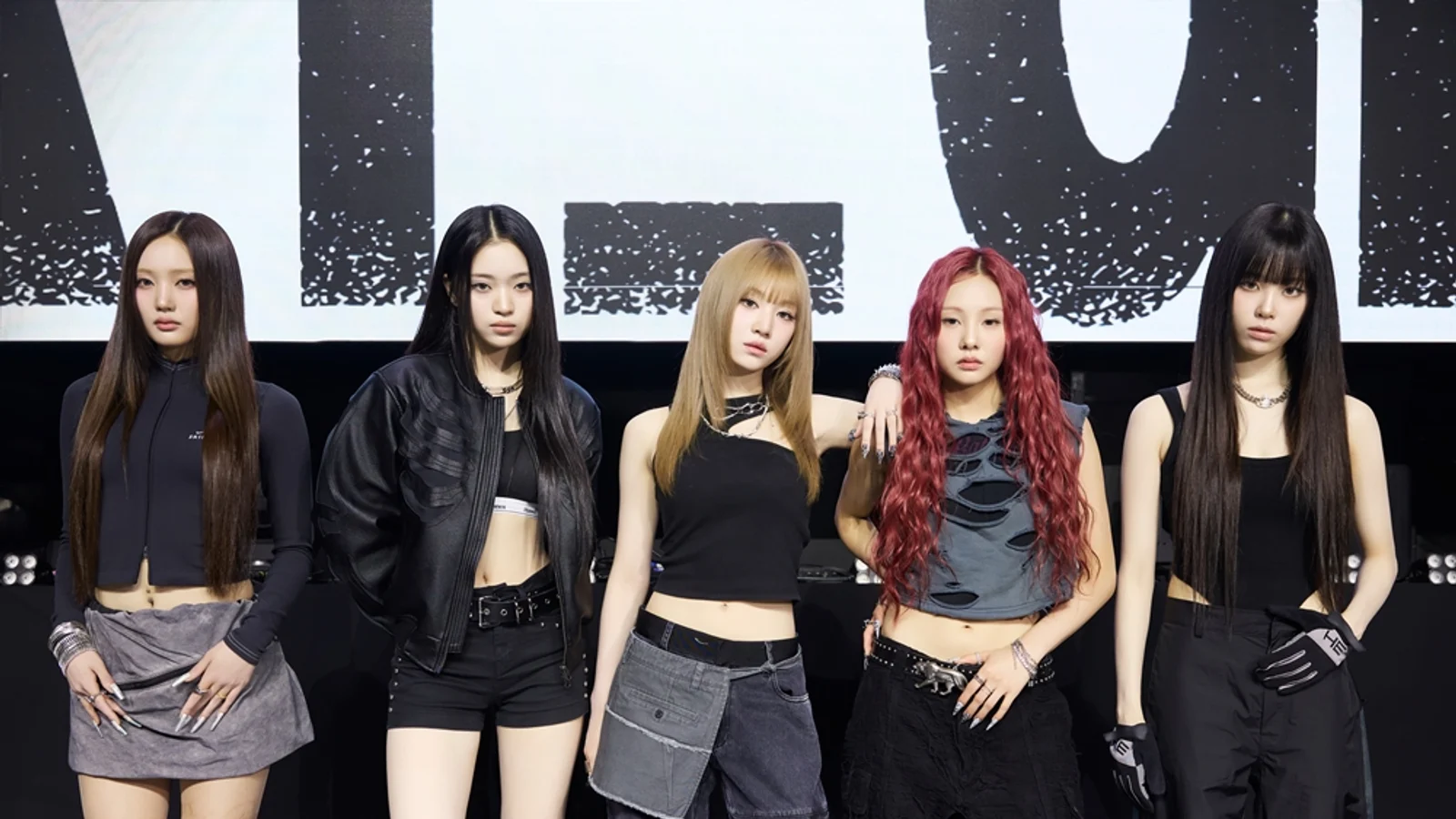 AOMG's First Girl Crew Keyveatz Makes Successful Debut... EP 'OXY_GEN' Released and Activities Begin in Full Scale
