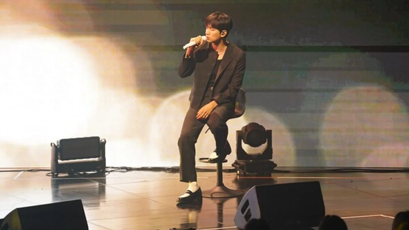 VIXX's Hyuk Successfully Concludes First Fan Meeting After Military Discharge... Delivers Diverse Stages Including 'Way To You' and 'Around Age Thirty' Live Performances