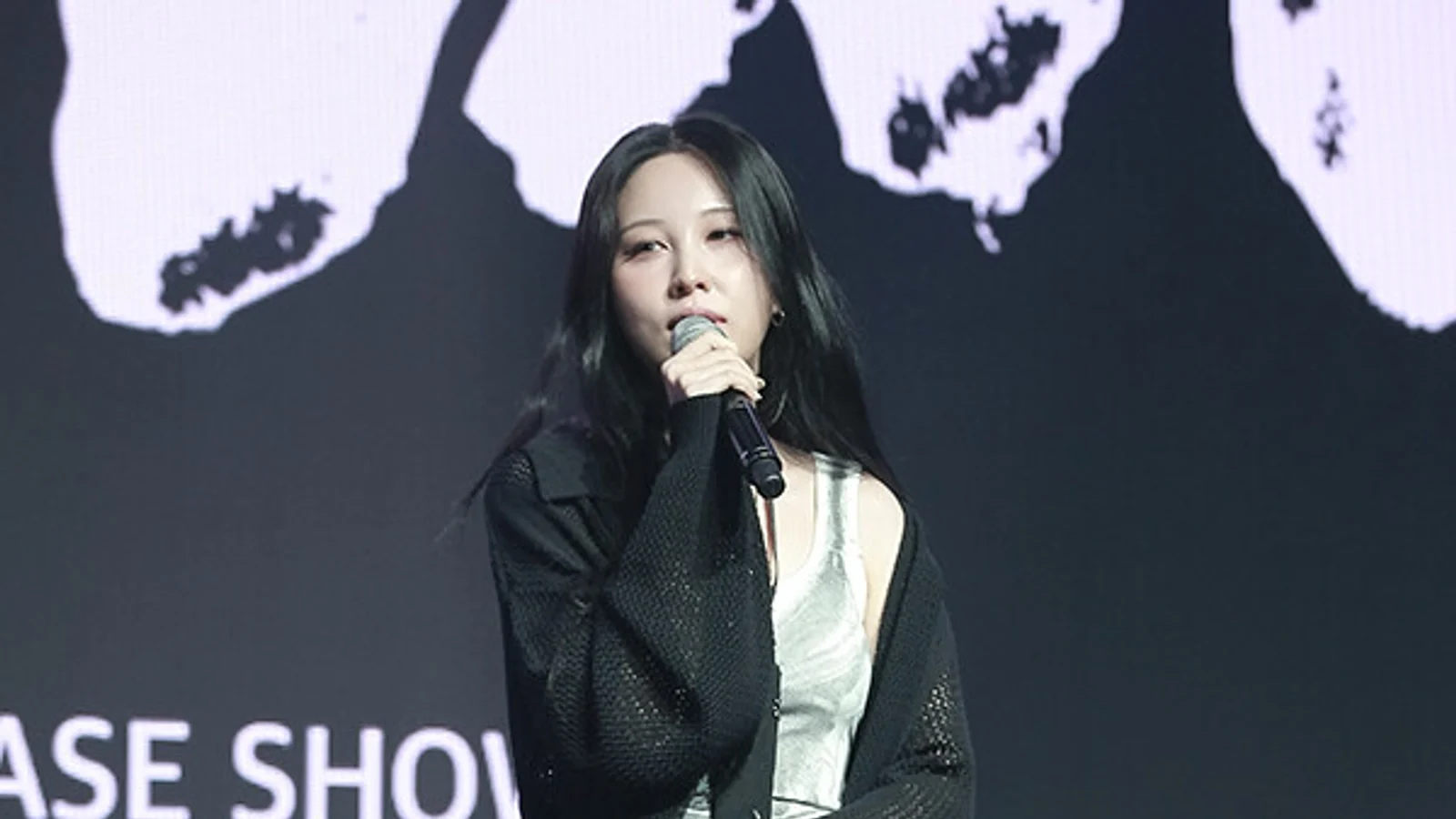Kwon Jin-ah Releases Third EP 'SAVE ME'... Transforming from 'Ballad Queen' to 'Rockstar'