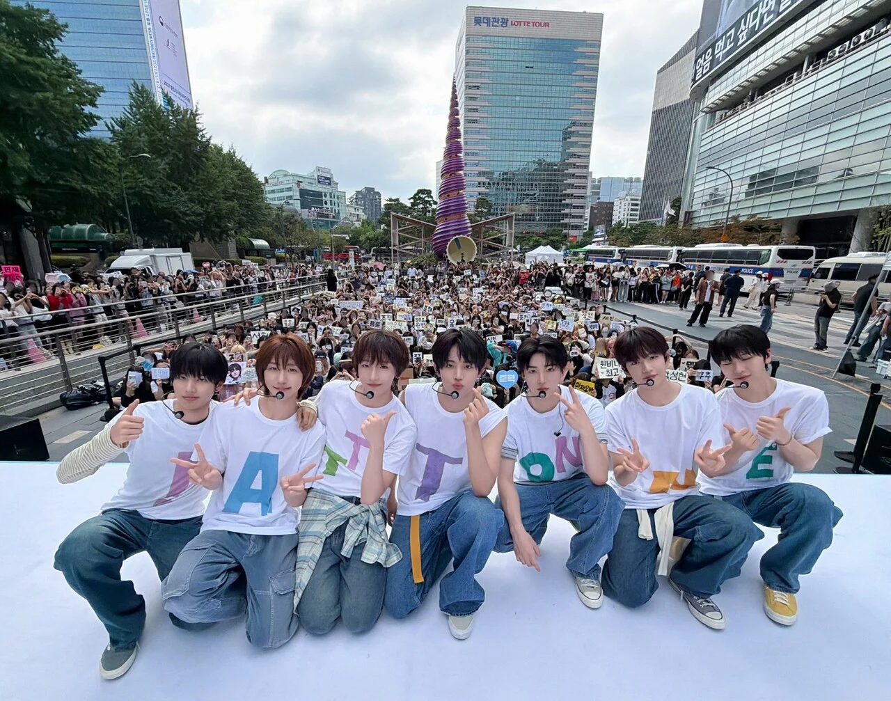 IDID Successfully Concludes Surprise Guerrilla Performance at Cheonggye Plaza... Blows Away the Heat with Solid Live Vocals and Refreshing Performance